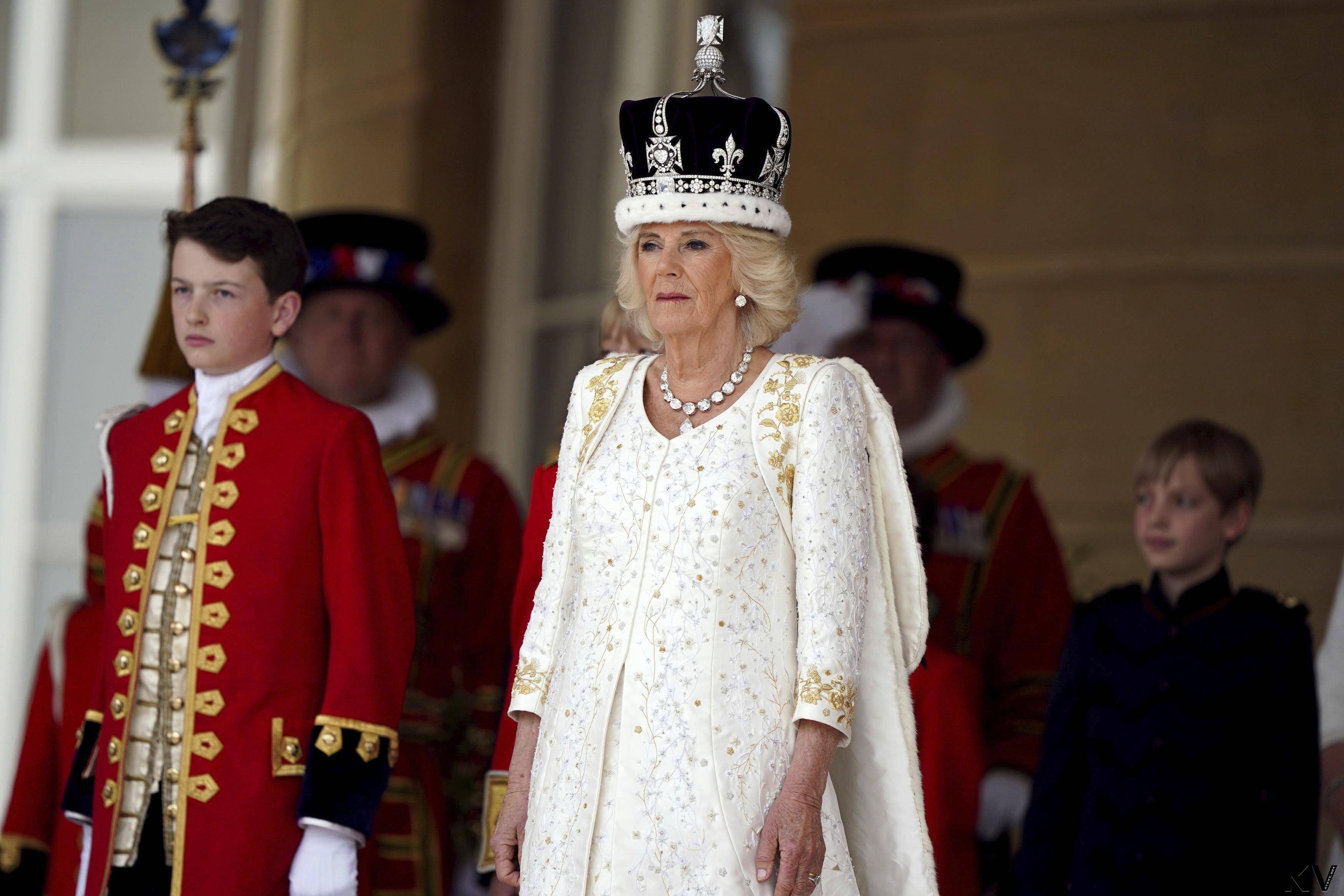 英国王加冕王冠一生只戴一次　礼成换戴闪耀317.4克拉巨钻冠冕 时尚穿搭 图5张